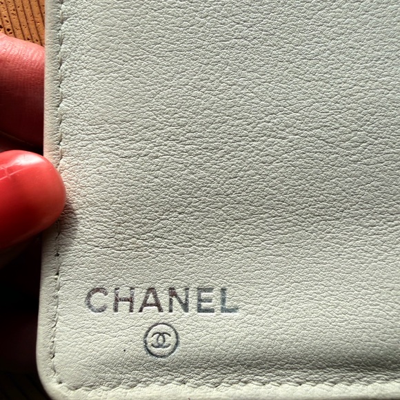 CHANEL Ivory Chevron Leather Wallet - Picture 7 of 16
